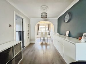 Lounge/Diner- click for photo gallery